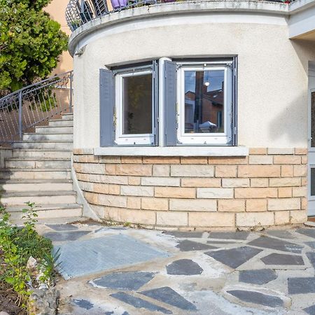 Le Grand Parilly Apartment Bron Exterior photo